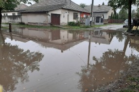 Zadržavanje atmosferskih voda na ulici (Jasenovačka)