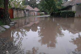 Zadržavanje atmosferskih voda na ulici (Jasenovačka)