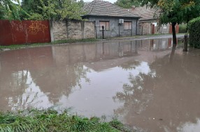 Zadržavanje atmosferskih voda na ulici (Jasenovačka)