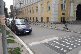 Parkiranje ispred semafora u Harambašićevoj ulici