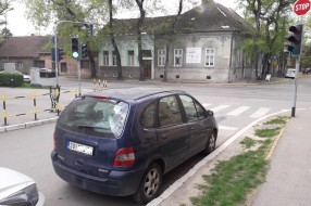 Parkiranje ispred semafora u Harambašićevoj ulici