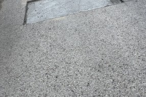Rupa ostala posle radova (Grdeličke ulice)