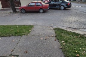 Parkiranje na trotoar u Ulici Jelene Čović