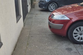 Parkiranje na trotoar u Ulici Jelene Čović