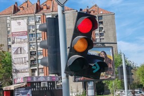 Ugao Bajnatske i Beogradskog puta - semafor visi