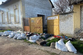 Kućni  otpad, šut, uginule životinje u Velebitskoj ulici