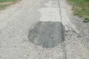 Duboke rupe na putu