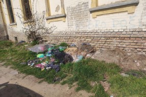 Nagomilavanje smeća na kraju Velebitske ulice