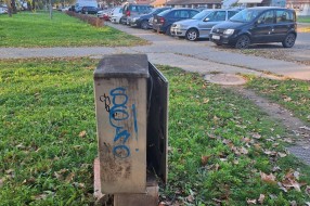Otvoren telefonski ormarić u Lovre Bračuljevića