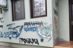Grafiti po fasadi u vrtiću "Ciciban" - naselje Ker