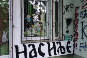 Grafiti po fasadi u vrtiću "Ciciban" - naselje Ker