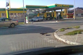 Velika rupa na putu