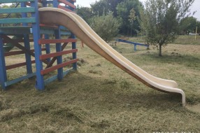 Molimo nadležne da košenje dečijih parkova odrade DO KRAJA!