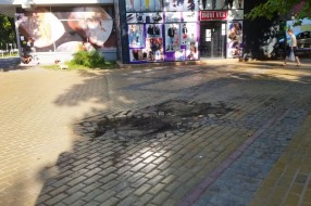 Parking u centru Palića