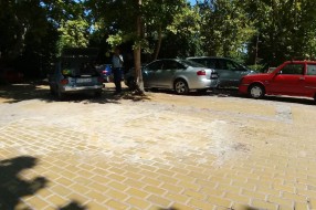 Parking u centru Palića
