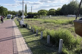 Zapuštena javna površina na šetalištu na Paliću