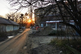 Uzurpiranje javne površine na uglu Izvorske i Jaše Ignjatovića
