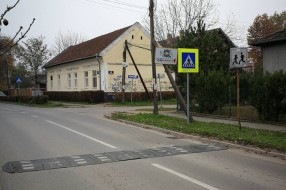 Raskrsnica ulica Tesline i Save Kovačevića nedovoljno bezbedna za đake