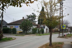 Raskrsnica ulica Tesline i Save Kovačevića nedovoljno bezbedna za đake