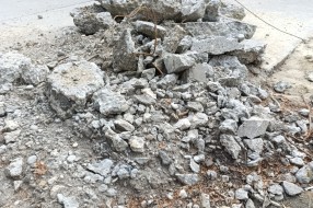 Opasnost od povređivanja dece i prolaznika - ulica Antona Aškerca
