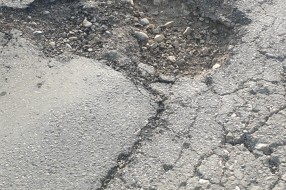 Put Stari Žednik - Đurđin prepun rupa, ozbiljno ugrožava bezbednost saobraćaja