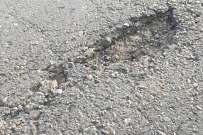 Put Stari Žednik - Đurđin prepun rupa, ozbiljno ugrožava bezbednost saobraćaja