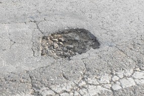 Put Stari Žednik - Đurđin prepun rupa, ozbiljno ugrožava bezbednost saobraćaja