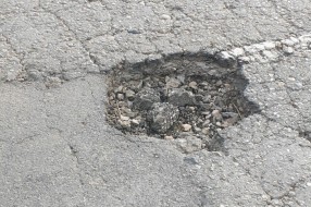 Put Stari Žednik - Đurđin prepun rupa, ozbiljno ugrožava bezbednost saobraćaja