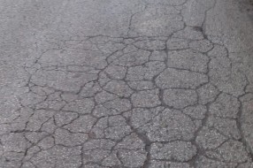 Velika udarna rupa u ulici Petra Horvackog