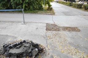 Ostaci radova na javnoj površini ostavljeni nedeljama