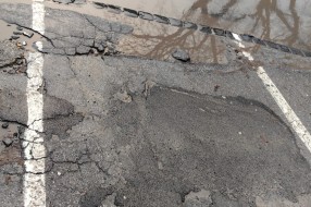 Ruglo trotoara u Matije Gupca ulici u samom centru grada