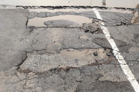Ruglo trotoara u Matije Gupca ulici u samom centru grada