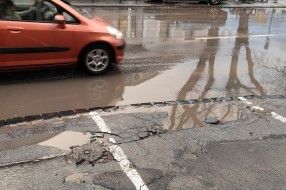 Ruglo trotoara u Matije Gupca ulici u samom centru grada
