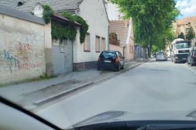 Parking na pešačkom kod škole