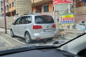 Parking na pešačkom kod škole