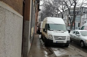 Parkiranje na trotoaru u Zagrebačkoj ulici