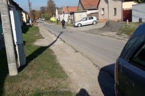 Nasipanje tucanika u ulici Ivana Antunovića