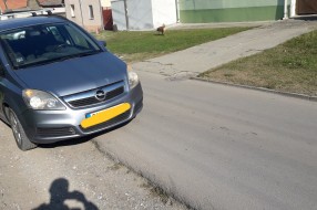 Nasipanje tucanika u ulici Ivana Antunovića