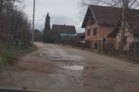 Ogromne rupe na putu