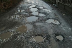 Željezničko naselje zaboravljeno - loš asfalt, nema parkova i mesta za druženje...