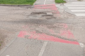 Krateri na putu kod prvog skretanja za Industrijsku zonu