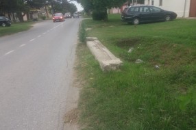 Betonski stub polegnut u Gundulićevoj ulici