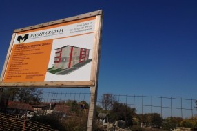 Opasnost na trotoaru u ulici Aksentija Marodića