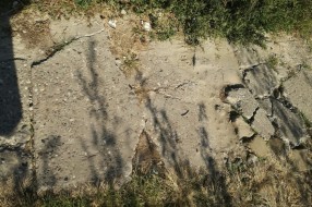 Opasnost na trotoaru u ulici Aksentija Marodića
