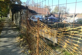 Opasnost na trotoaru u ulici Aksentija Marodića