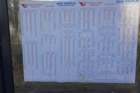 Neuredno lepljenje reda vožnje na autobuskim stajalištima