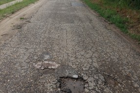 Katastrofalna situacija sa lokalnim putem i centrom naselja (Gornji Tavankut)