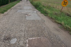 Katastrofalna situacija sa lokalnim putem i centrom naselja (Gornji Tavankut)