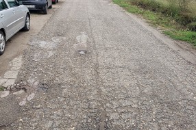 Katastrofalna situacija sa lokalnim putem i centrom naselja (Gornji Tavankut)