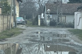 Put u ulici Josipa Vukovića Djide u očajnom stanju, molimo vas makar za ravnanje i tucanik